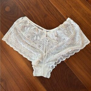 [Reger] Cream Lace Cheekie Panty with Rhinestones